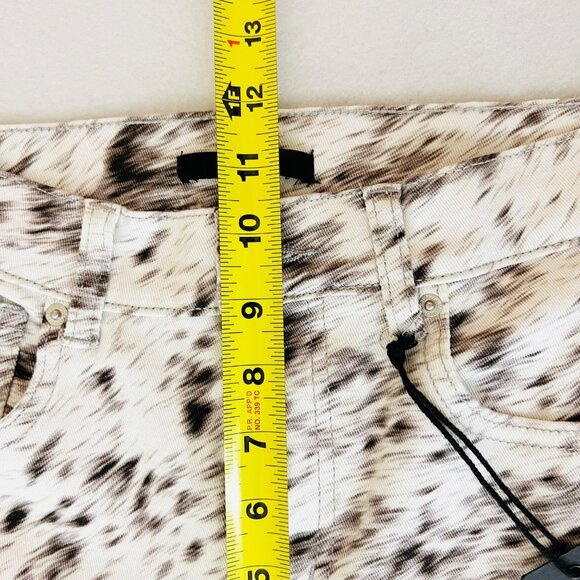 NWT Forever 21 Women's Brown & White Animal Print Flared Jeans Mid Rise Size 26 - Picture 10 of 14
